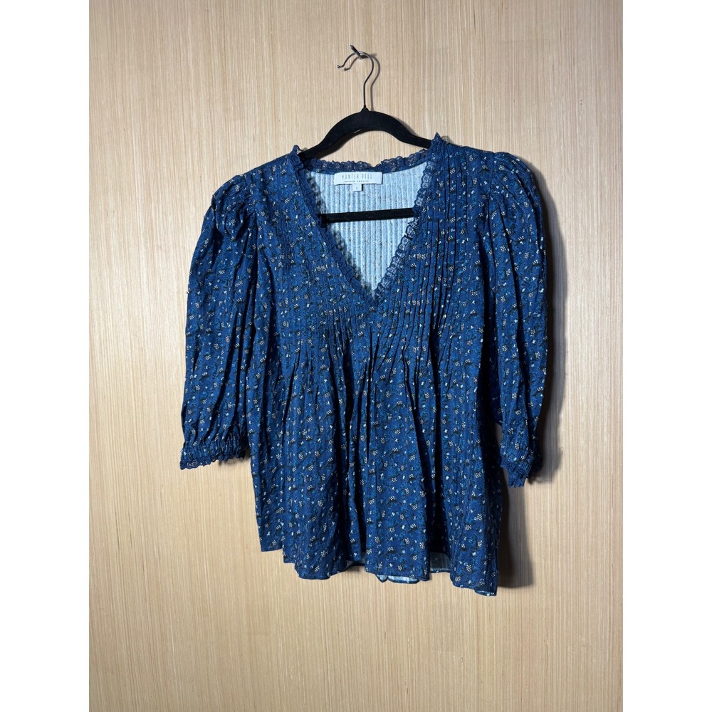Hunter Bell Blue Floral Pintuck Puff Sleeve Peplum Top Lace V-Neck Large Womens